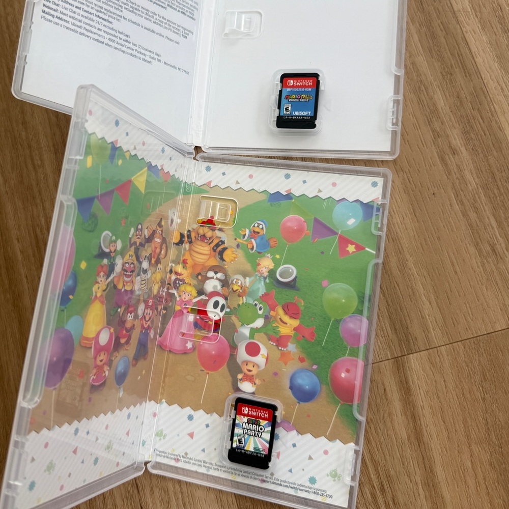 Nintendo Switch Console - Picture 15 of 16